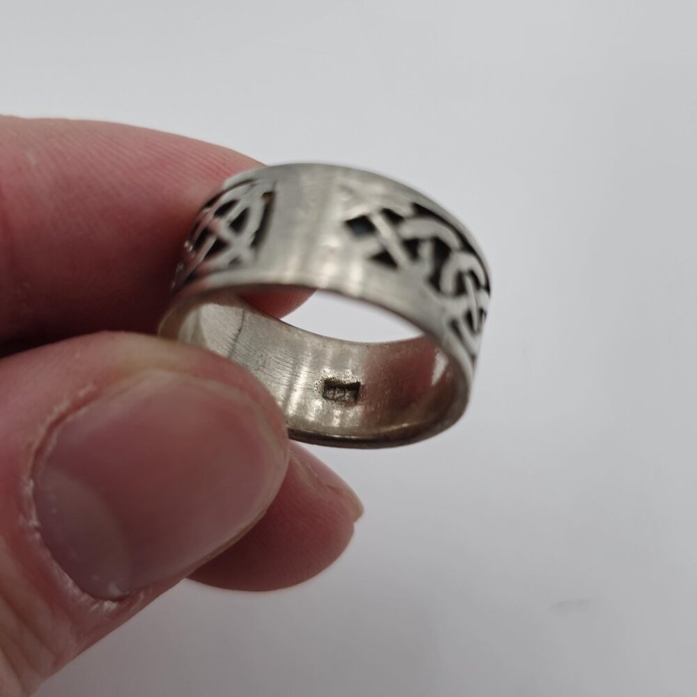 Size 7.75 Sterling Silver Solid Celtic Pattern Ba… - image 4